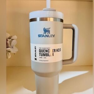 Stanley Quencher H2.0 Tumbler 40oz - Light Gray With Blue Logo NEW IN THE BOX